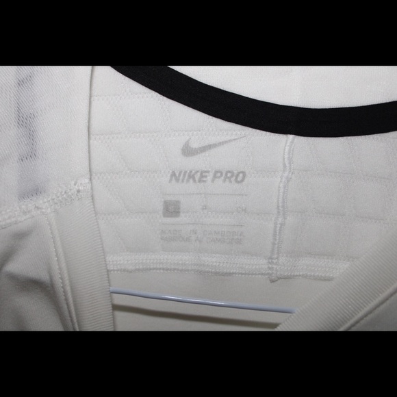 Men’s Nike pro shirt - Picture 2 of 4